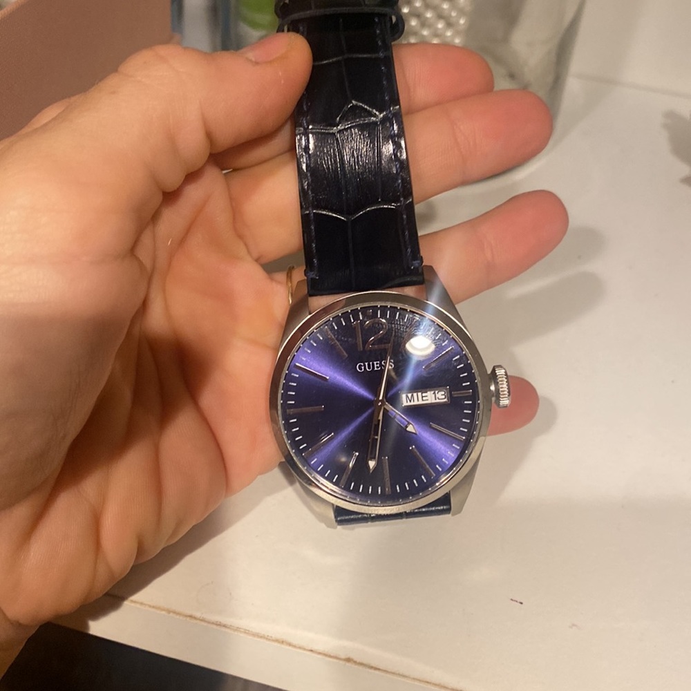 Guess men watch navy